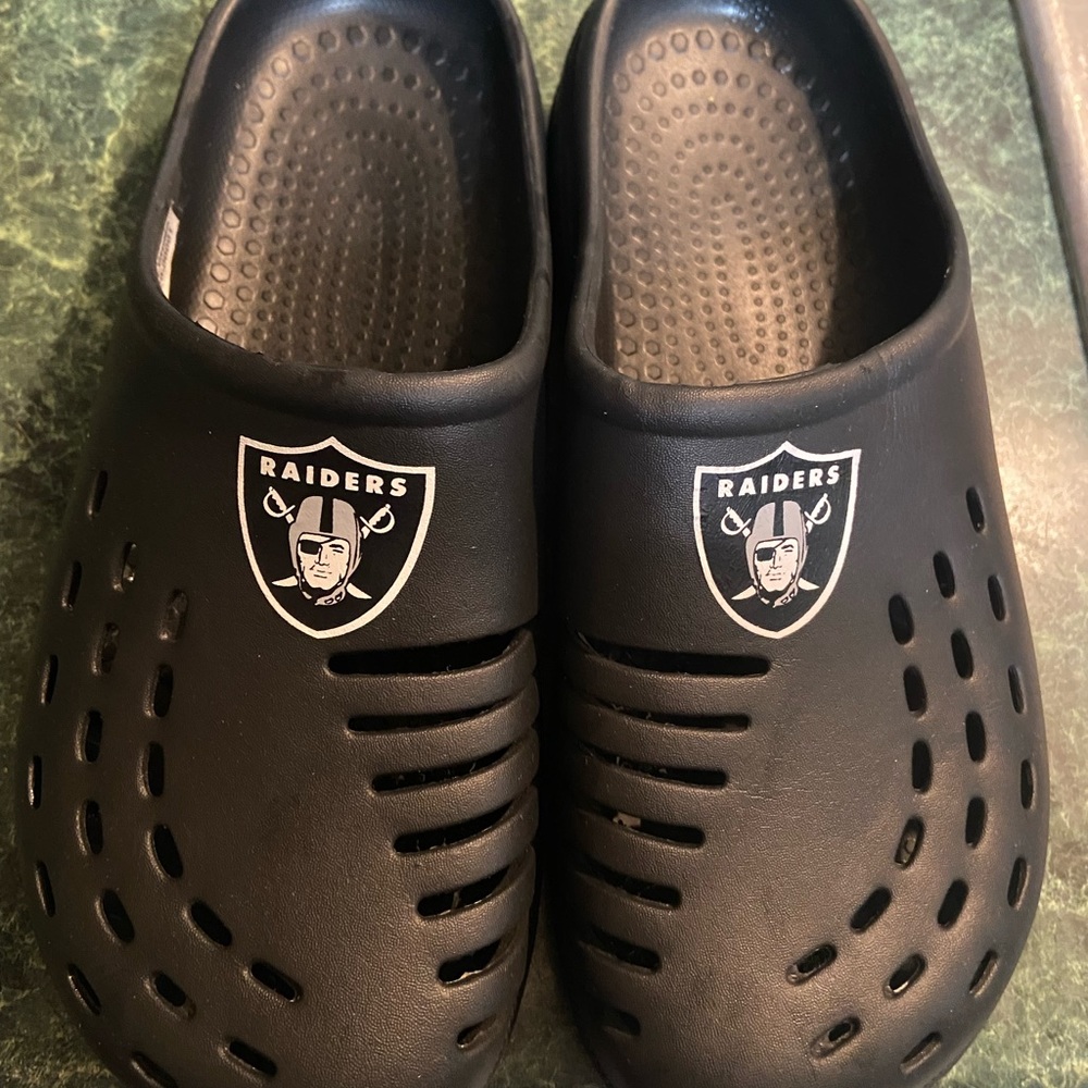 New Foco brand Las Vegas Raiders croc type shoes size 9/10